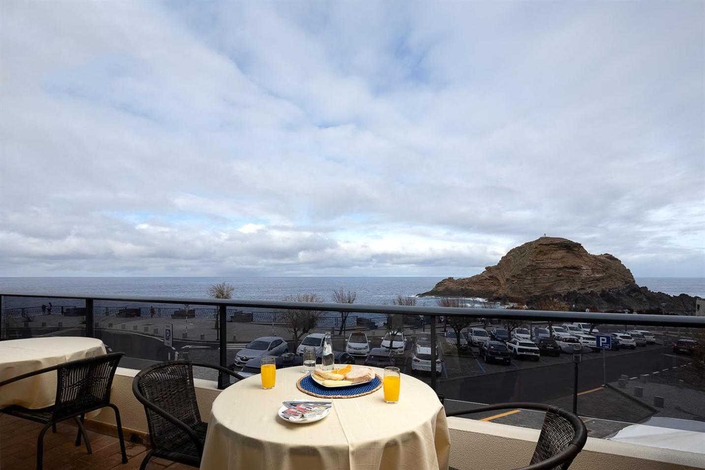 Perola Views Inn By Madeira Sun Travel ポルト・モニス エクステリア 写真