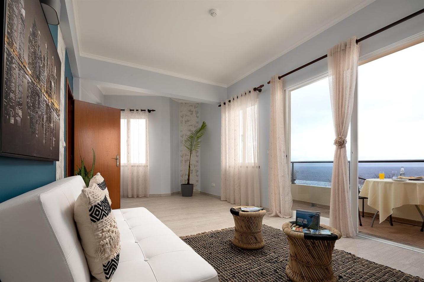 Perola Views Inn By Madeira Sun Travel ポルト・モニス エクステリア 写真