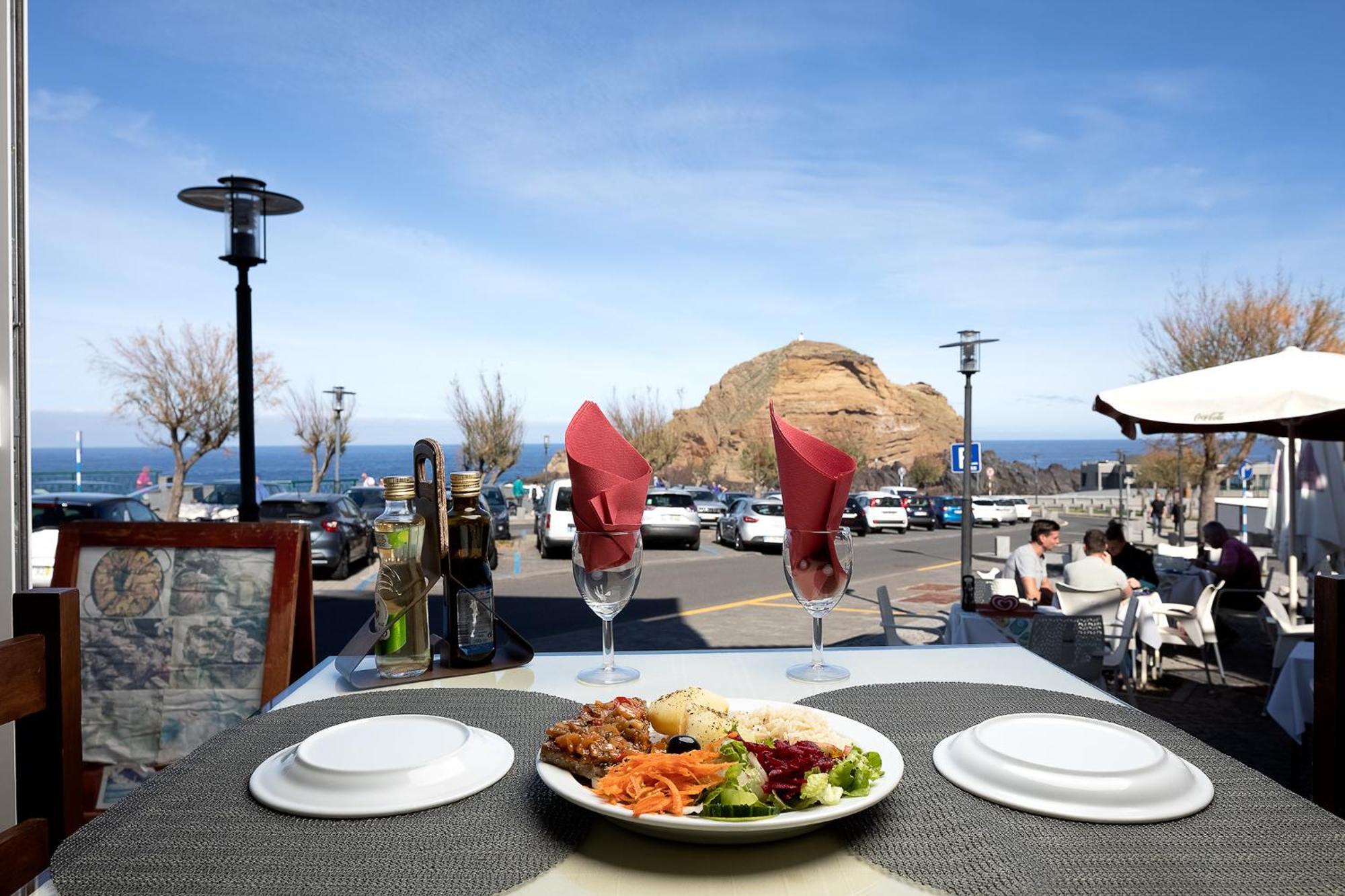 Perola Views Inn By Madeira Sun Travel ポルト・モニス エクステリア 写真