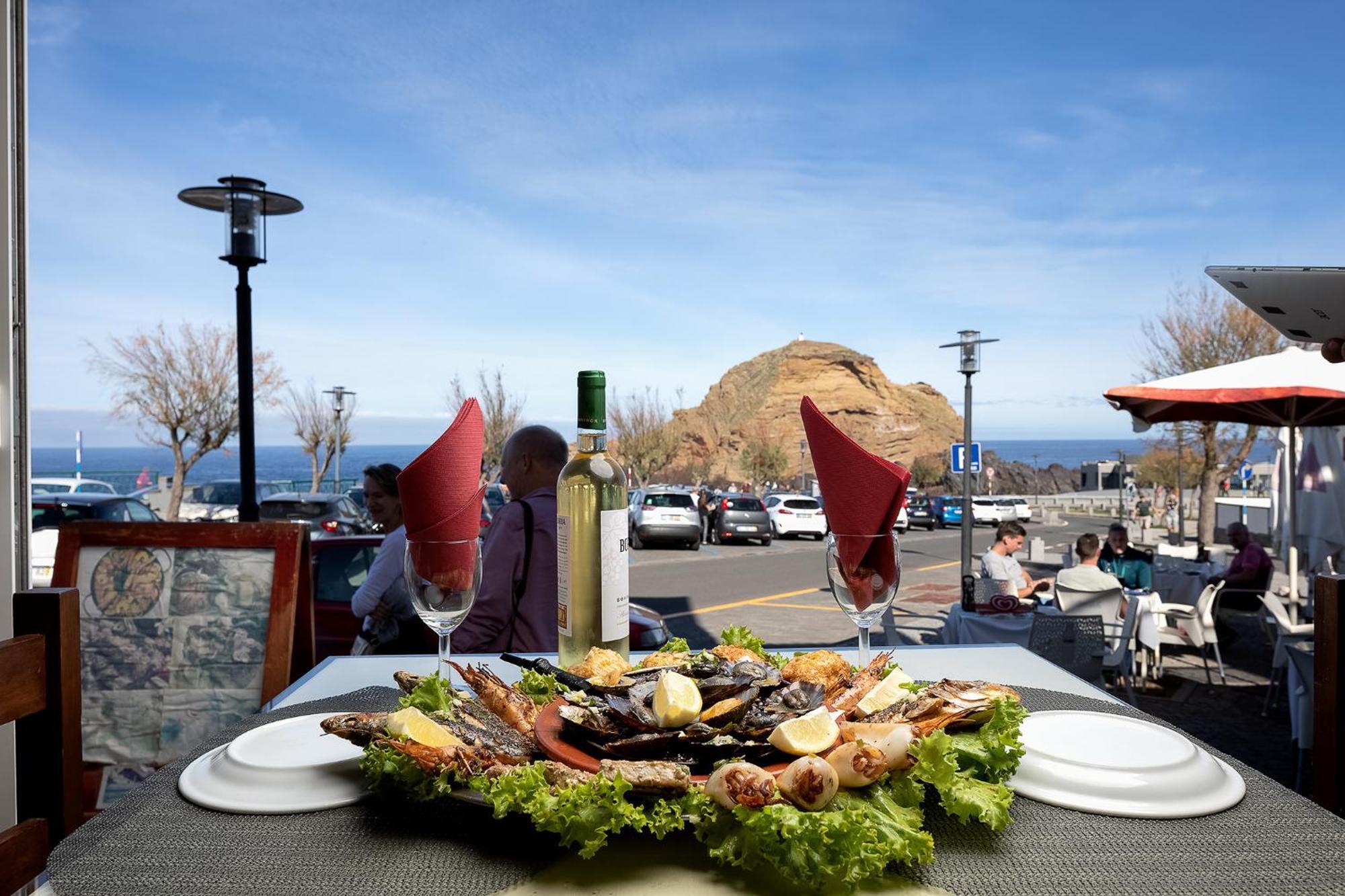 Perola Views Inn By Madeira Sun Travel ポルト・モニス エクステリア 写真